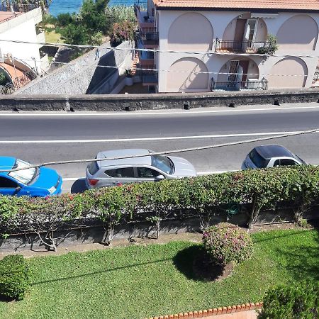 B&B Sea Terrace Aci Castello Exteriér fotografie