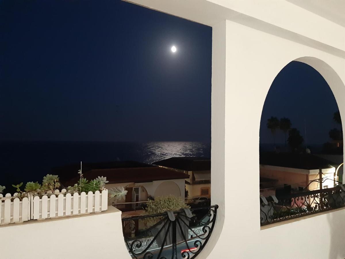 B&B Sea Terrace Aci Castello Exteriér fotografie