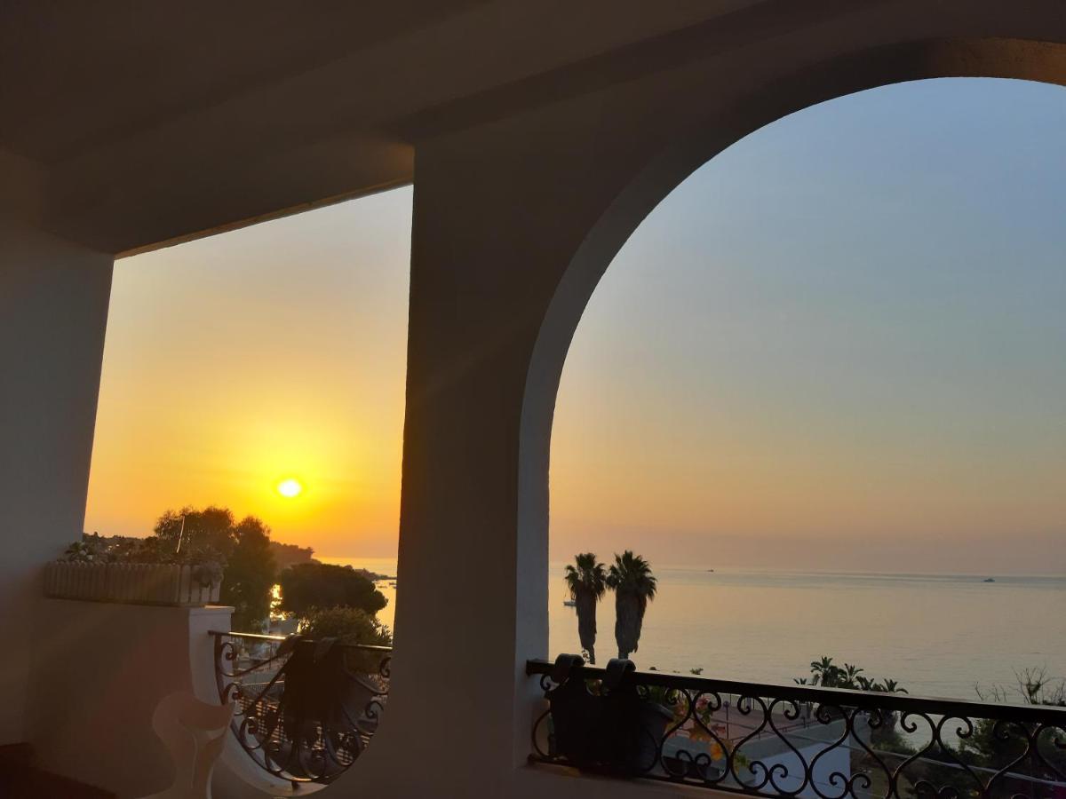 B&B Sea Terrace Aci Castello Exteriér fotografie